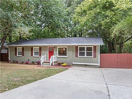 4 Bedrooms, 2 Bathrooms Absolutely Beautiful and Bright Spaciou in East Point, GA