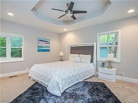 4 Bedrooms, 2 Bathrooms Absolutely Beautiful and Bright Spaciou in East Point, GA (Photo 5 of 7)