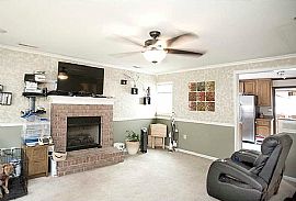 Great Family Home Conveniently Located Near Interstate  in Chesapeake, VA (Photo 5 of 8)