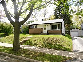 Cozy 2 Bedroom 1 Bath House in Waukesha, WI