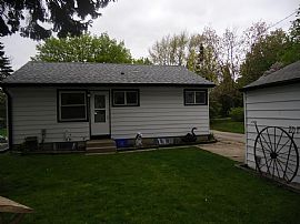 Cozy 2 Bedroom 1 Bath House in Waukesha, WI (Photo 3 of 9)