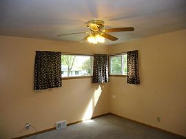 Cozy 2 Bedroom 1 Bath House in Waukesha, WI (Photo 6 of 9)