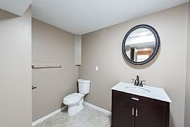 Cozy 2 Bedroom 1 Bath House in Waukesha, WI (Photo 8 of 9)