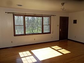 Very Well Maintained Classic Rancher in Berkeley Springs, WV (Photo 4 of 8)