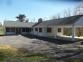 Very Well Maintained Classic Rancher in Berkeley Springs, WV (Photo 8 of 8)