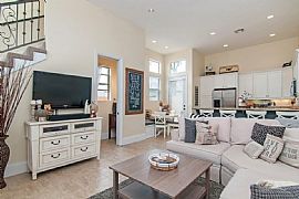 3 Beds 2.5 Baths 1,383 Sqft in San Diego, CA (Photo 5 of 12)