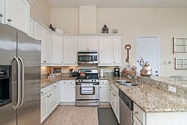 3 Beds 2.5 Baths 1,383 Sqft in San Diego, CA (Photo 9 of 12)