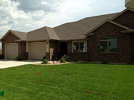This Is Single Family Home Has 3 Bedrooms and 2.5 Bathrooms. in Sioux Falls, SD (Photo 2 of 9)