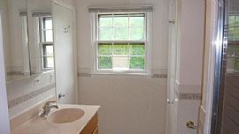 Prime Northbrook Location!! Sunny and Bright Well Maintained in Northbrook, IL (Photo 6 of 8)