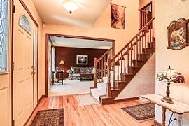 4 Bed, 2.5 Bath, 2688 Sqft, $1,545 in Aurora, IL (Photo 2 of 12)