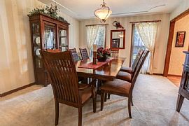 4 Bed, 2.5 Bath, 2688 Sqft, $1,545 in Aurora, IL (Photo 3 of 12)