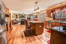 4 Bed, 2.5 Bath, 2688 Sqft, $1,545 in Aurora, IL (Photo 4 of 12)