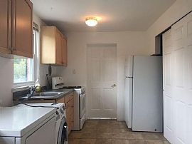 2 Bed , Close to Highway and Shopping Center in Coventry, RI (Photo 2 of 7)