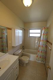 3 Bed, 2.5 Bath, 1128 Sqft, $1,200 in Boynton Beach, FL (Photo 4 of 12)