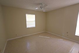 3 Bed, 2.5 Bath, 1128 Sqft, $1,200 in Boynton Beach, FL (Photo 5 of 12)