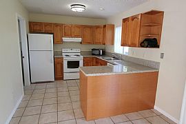 3 Bed, 2.5 Bath, 1128 Sqft, $1,200 in Boynton Beach, FL (Photo 8 of 12)