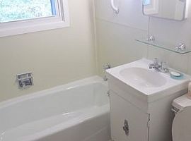Large 3 Or 4 Bedroom 1 1/2 Bath with Finished Basement and 2 Ca in Beckley, WV (Photo 5 of 8)