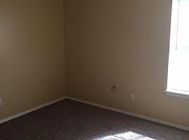 Large 3 Or 4 Bedroom 1 1/2 Bath with Finished Basement and 2 Ca in Beckley, WV (Photo 6 of 8)