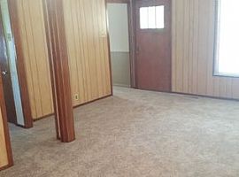 Large 3 Or 4 Bedroom 1 1/2 Bath with Finished Basement and 2 Ca in Beckley, WV (Photo 8 of 8)