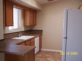 Vaulted Ceilings, 2 Tone Paint, Newer Appliances in Lake Havasu City, AZ (Photo 2 of 8)