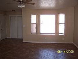 Vaulted Ceilings, 2 Tone Paint, Newer Appliances in Lake Havasu City, AZ (Photo 4 of 8)