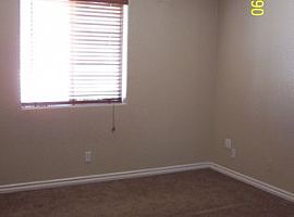 Vaulted Ceilings, 2 Tone Paint, Newer Appliances in Lake Havasu City, AZ (Photo 7 of 8)