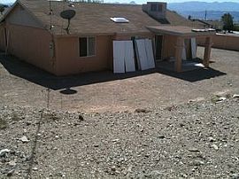 Vaulted Ceilings, 2 Tone Paint, Newer Appliances in Lake Havasu City, AZ (Photo 8 of 8)