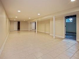 Enjoy The Chicago Lifestyle in This Pet Friendly in Chicago, IL (Photo 7 of 9)