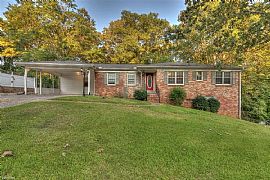 Charming and Spacious 4beds,3full Baths 1,568 Sq Ft in Tuscaloosa, AL (Photo 11 of 12)