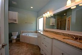 4 Bedroom House in Bentonville, AR (Photo 4 of 6)