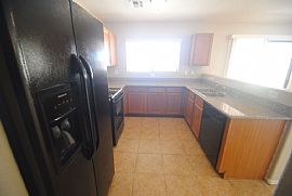 4 Bedroom House in Mesa, AZ (Photo 5 of 8)