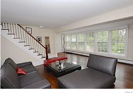 Lovely 5 Bedroom Home  in Stamford, CT (Photo 4 of 6)