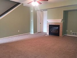 Beautiful  3 Bed Home in Junction City, KS (Photo 2 of 7)