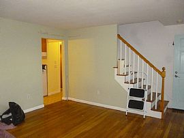 Beautiful  3 Bed Home in Worcester, MA (Photo 6 of 7)