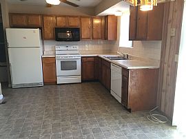 Lovely 3bed and 3bath Home in Florissant, MO (Photo 3 of 10)