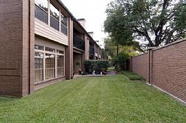 Cool Gated Community Home in Dallas, TX (Photo 2 of 11)