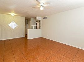 Beautifully Renovated 4 Bed/2 Bath Home in Phoenix, Az with Til in Phoenix, AZ (Photo 3 of 9)