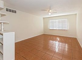 Beautifully Renovated 4 Bed/2 Bath Home in Phoenix, Az with Til in Phoenix, AZ (Photo 8 of 9)