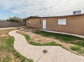 Beautifully Renovated 4 Bed/2 Bath Home in Phoenix, Az with Til in Phoenix, AZ (Photo 9 of 9)