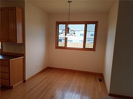 Lovely 3bedroom Home  in Bozeman, MT (Photo 3 of 8)