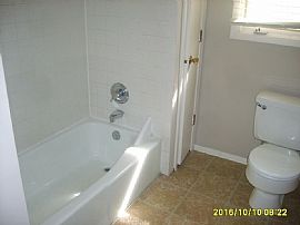 Beautiful  3 Bed Home in Bellevue, NE (Photo 4 of 6)