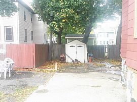 6 Bed, 1.5 Bath, 2000 Sqft, $1,500 in Boston, MA (Photo 2 of 9)