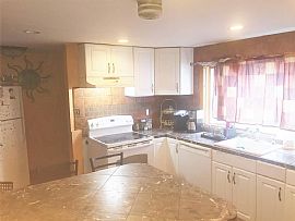 6 Bed, 1.5 Bath, 2000 Sqft, $1,500 in Boston, MA (Photo 3 of 9)