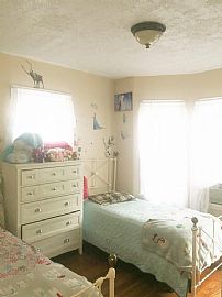 6 Bed, 1.5 Bath, 2000 Sqft, $1,500 in Boston, MA (Photo 5 of 9)