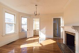 5 Bed, 3.5 Bath, 3598 Sqft, $2,250 in Boston, MA (Photo 5 of 11)