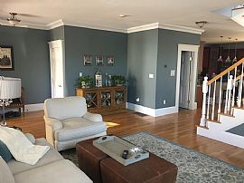 3 Bed, 1.5 Bath, 2000 Sqft, $3,500 in Boston, MA (Photo 2 of 12)