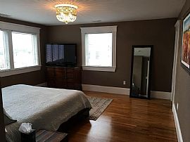 3 Bed, 1.5 Bath, 2000 Sqft, $3,500 in Boston, MA (Photo 6 of 12)