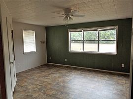 Country Home- Close to City in San Antonio, TX (Photo 8 of 11)