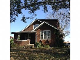 Large 2 Bedrooms Main Level Apartment Featuring Hardwood Floor  in Belleville, IL