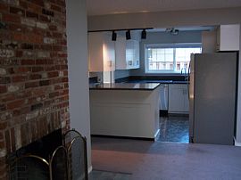 Large 2 Bedrooms Main Level Apartment Featuring Hardwood Floor  in Belleville, IL (Photo 6 of 9)